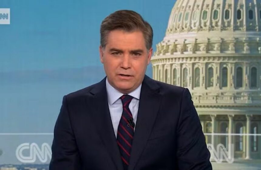 Jornalista da CNN pede demissão ao vivo e chama Trump de "tirano"