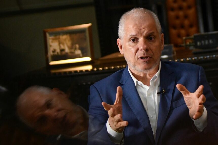 Governo afasta presidente do INSS após descoberta de fraude bilionária contra aposentados