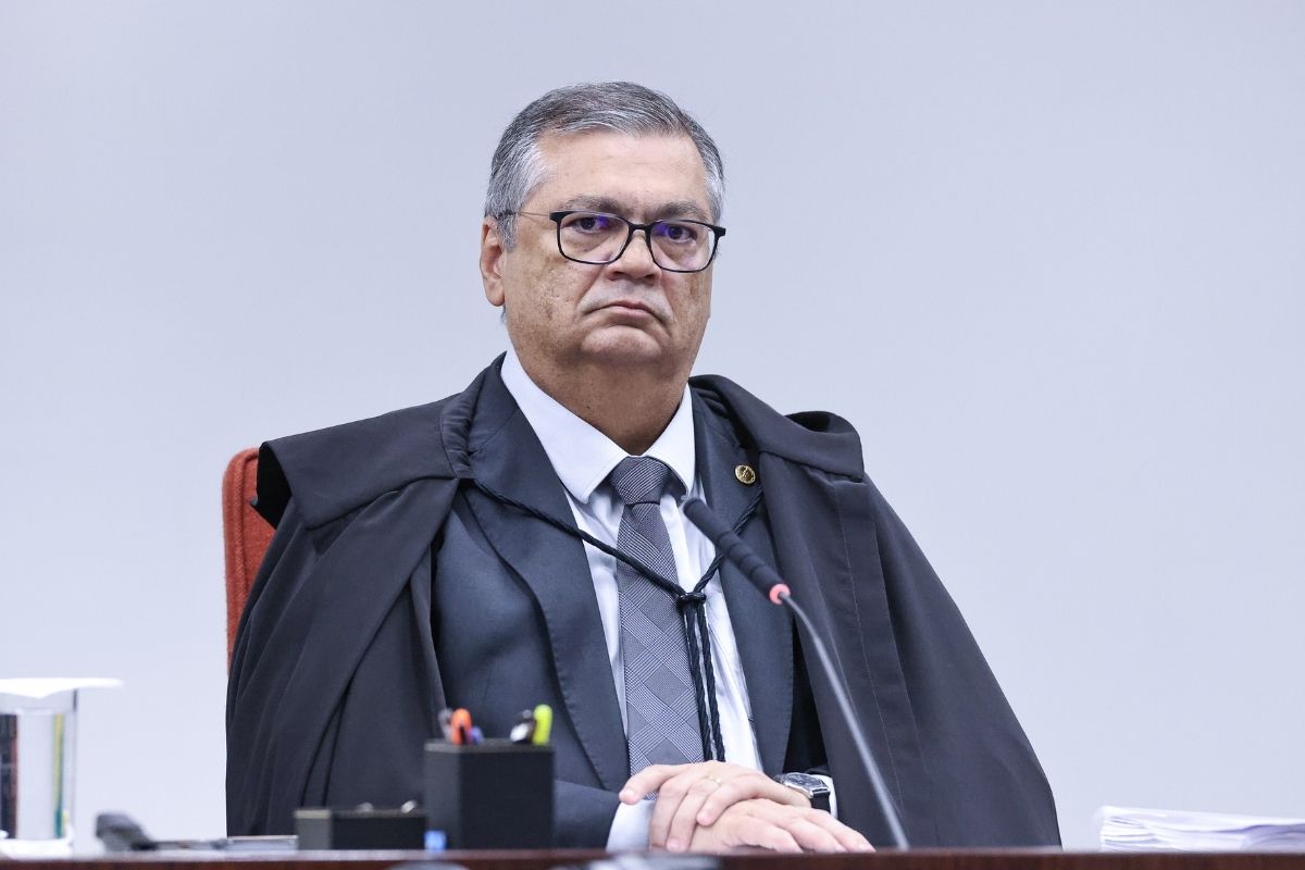 Flávio Dino veta emendas parlamentares destinadas a entidades controladas por familiares de deputados