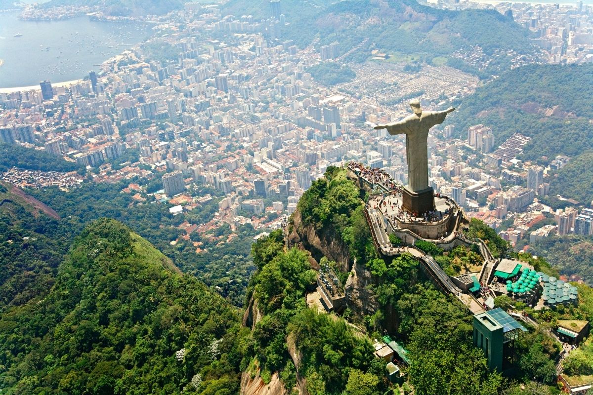 Rio bate recorde histórico e recebe mais de 2,1 milhões de turistas estrangeiros em 2025