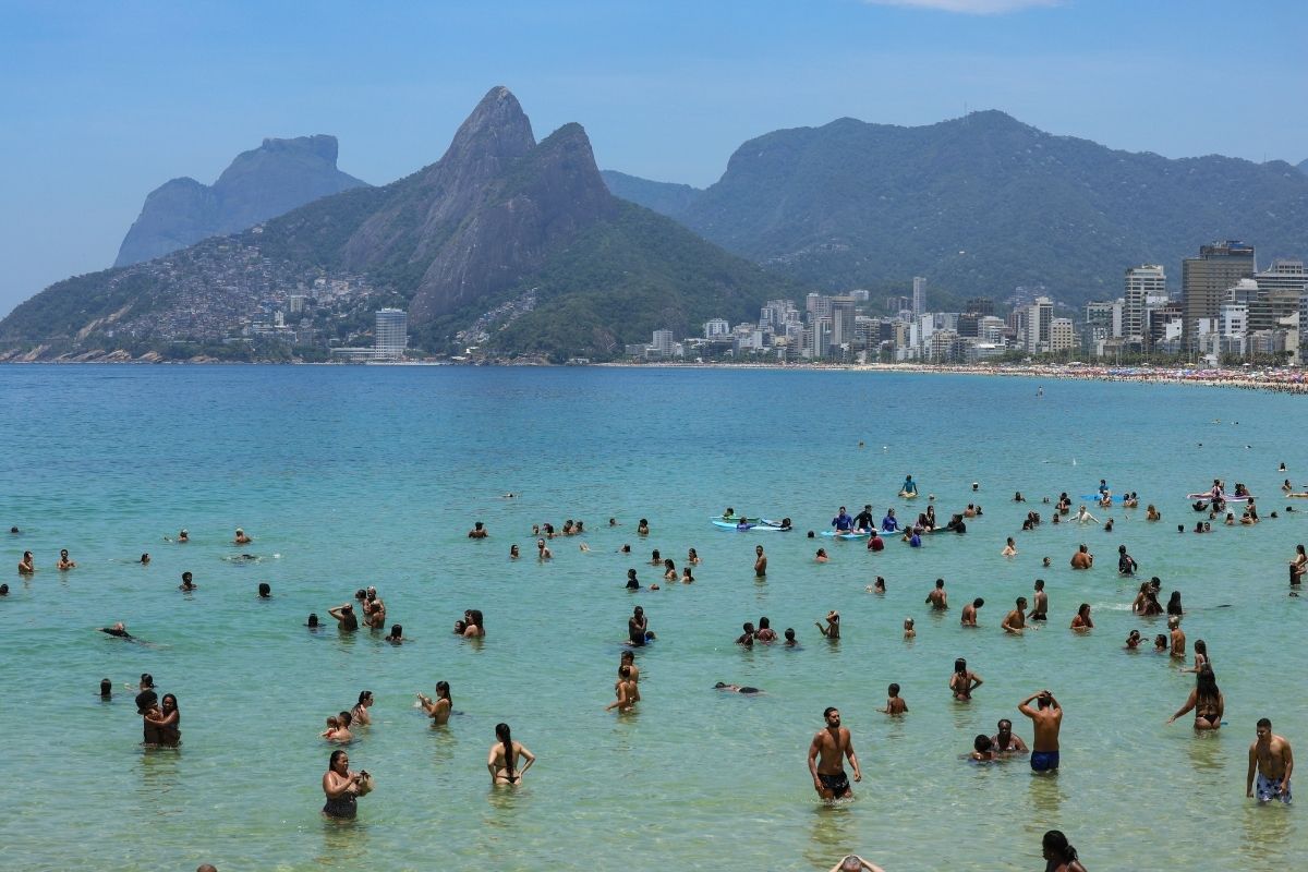 Rio concentra 9 das 10 cidades mais quentes do país e mantém nível 3 de calor